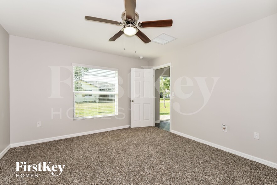 Building Photo - 1195 Desmond St