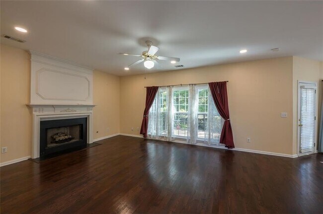 Building Photo - 2433 Gablewood Dr NE