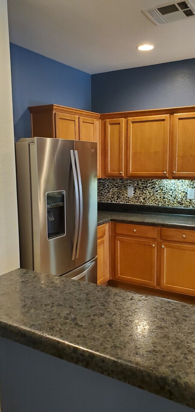 Building Photo - Beautiful 4-Bedroom Home For Rent in Queen...