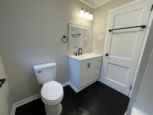 Building Photo - 909 Sandalwood Dr