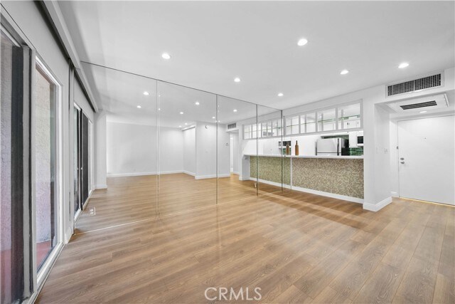 Building Photo - 950 Kings Rd