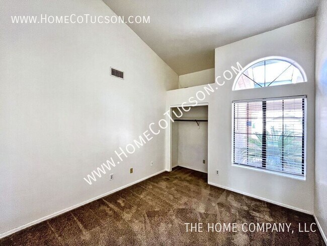 Building Photo - 1551 E Sonoran Desert Dr