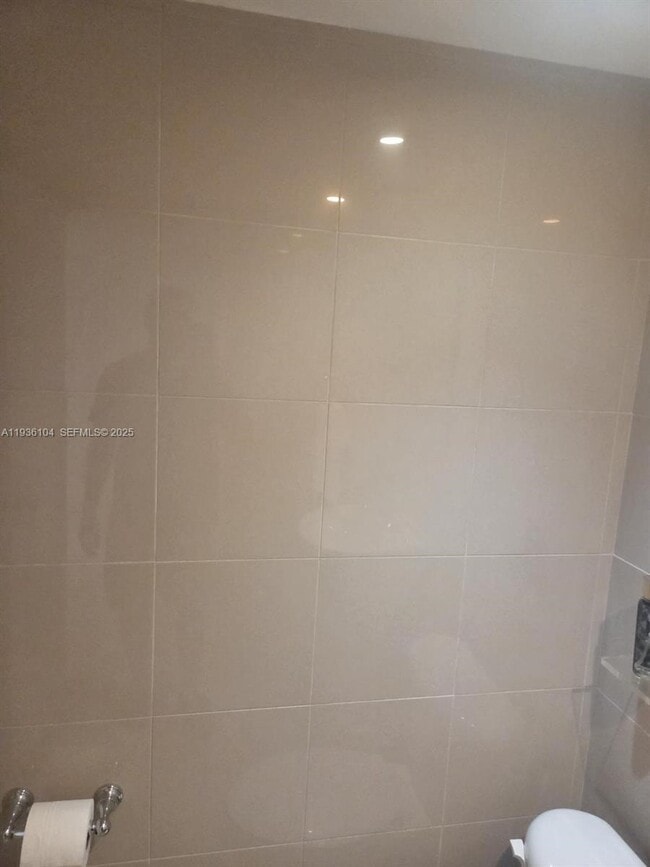 Building Photo - 800 Parkview Dr