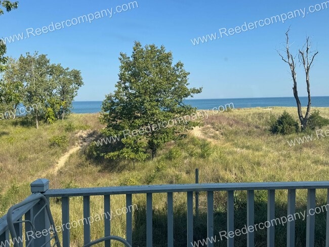 Building Photo - Beautifully updated 3 bed 2 bath house in Miller Beach.