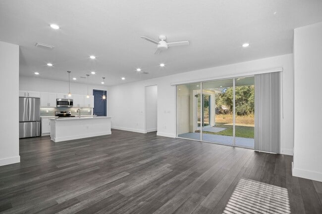 Building Photo - Luxury New construction 3 bedroom 2 baths located in North Port