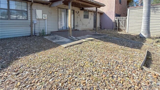 Building Photo - 16 Evergreen Ave