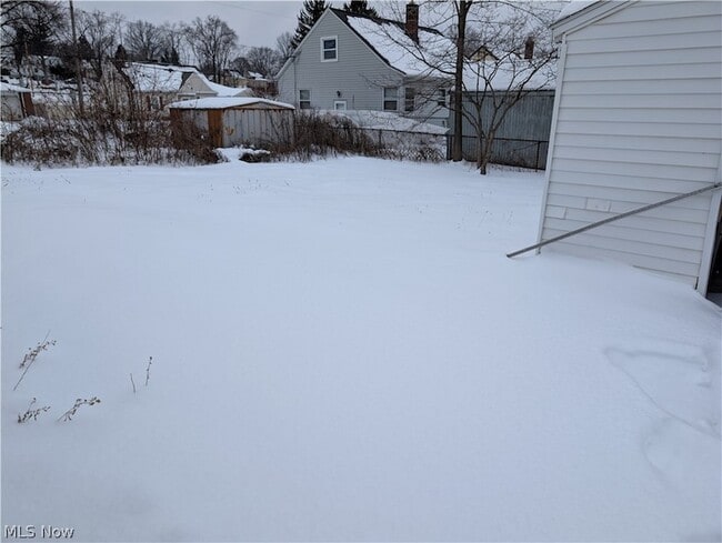 Building Photo - 637 E Wilbeth Rd