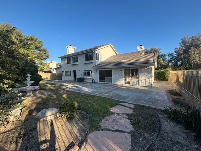 Building Photo - Spacious 4-Bedroom Home in Valencia's Nort...
