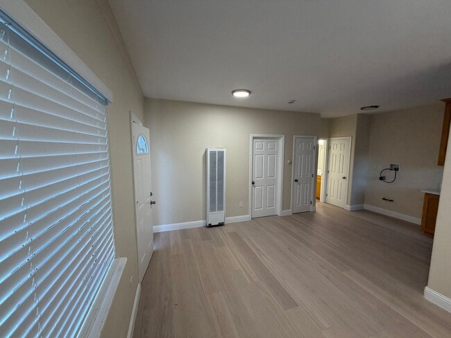 Building Photo - 985 Williams St