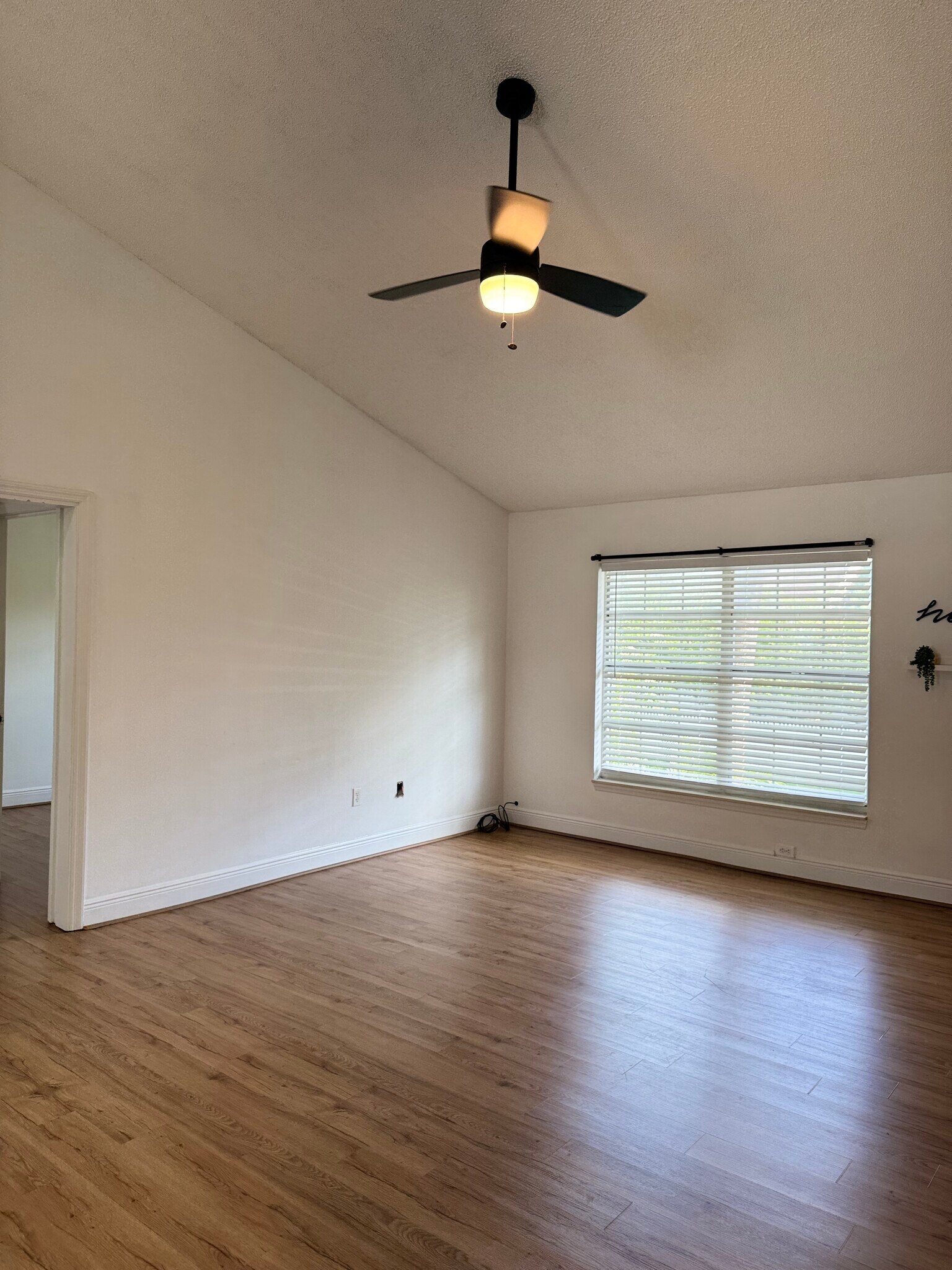 Living room - 3651 N Goldenrod Rd