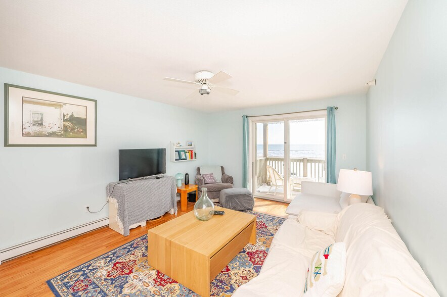 Building Photo - 790 York St