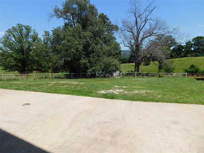 Building Photo - 1465 Country Rd