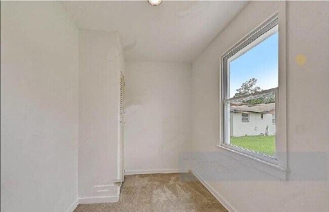 Building Photo - 1718 Mc Millan St