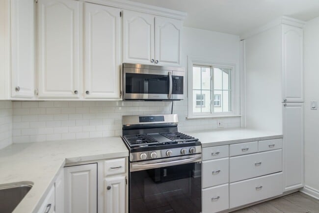 Building Photo - Charming single story home in heart of Reseda