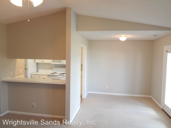 Building Photo - 2 br, 2 bath House - 805 March Court Unit K