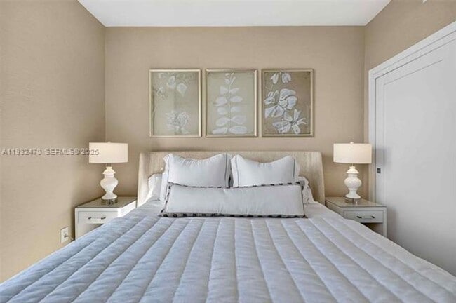 Building Photo - 700 NE 24th St