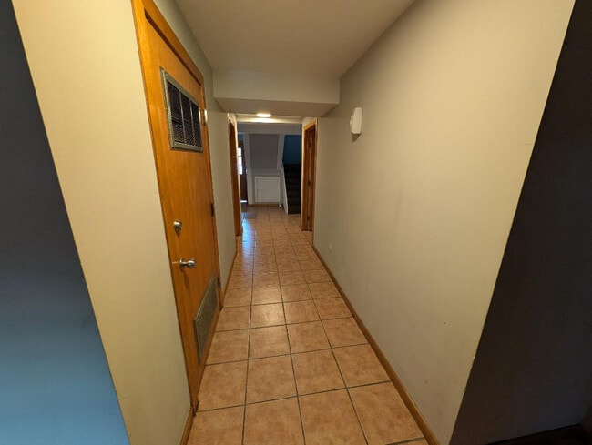 Building Photo - 5858 W 87th St