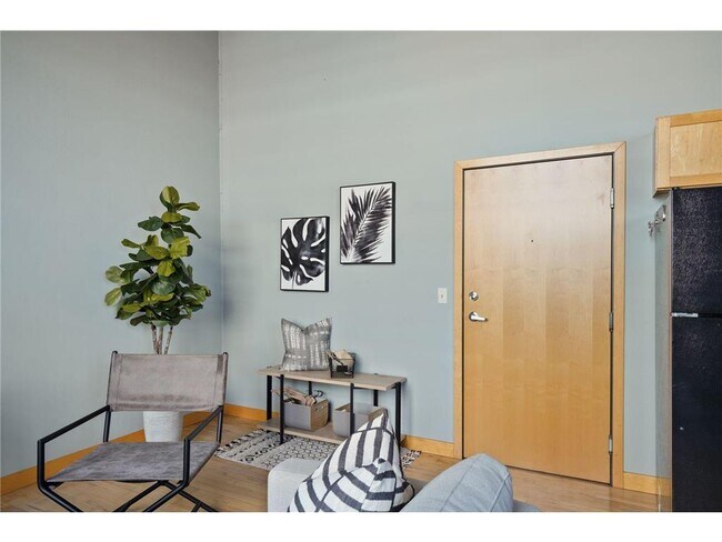 Building Photo - 521 S 7th St