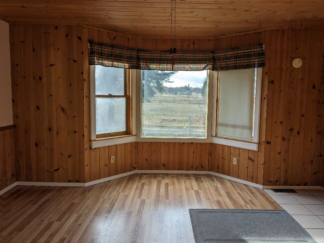 Building Photo - 5028 Eastside Hwy