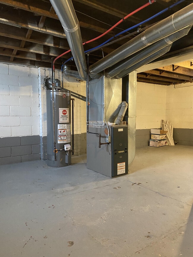 Building Photo - 99 W Rundell St