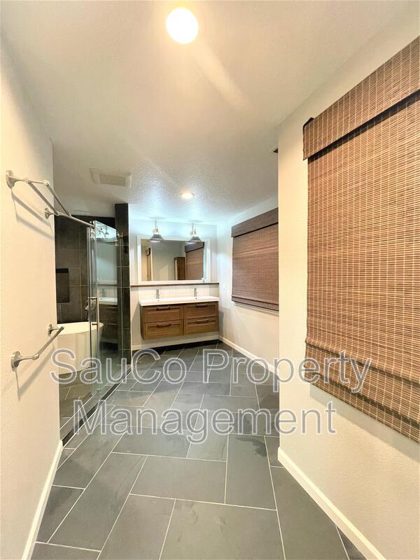 Building Photo - 5246 SE Redberry Pl
