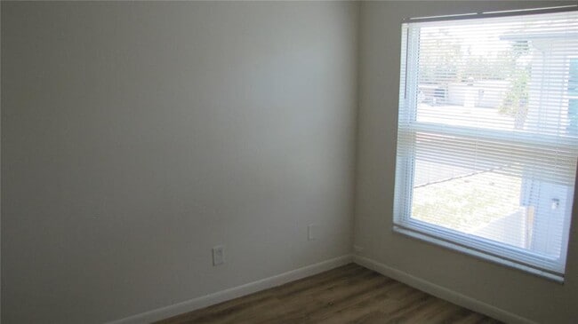 Building Photo - 5122 E Temple Heights Rd