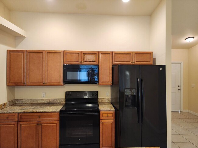 Building Photo - Exceptional 3 bed 2 bath 1 car garage dupl...