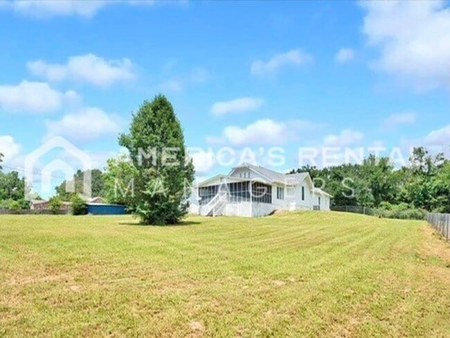 Building Photo - Room to Roam: Expansive Home with Screened Porch - Coming Soon!!