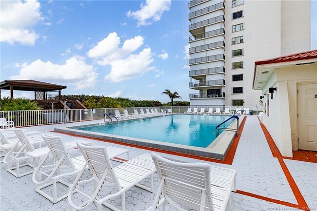 Building Photo - 9490 S Ocean Dr