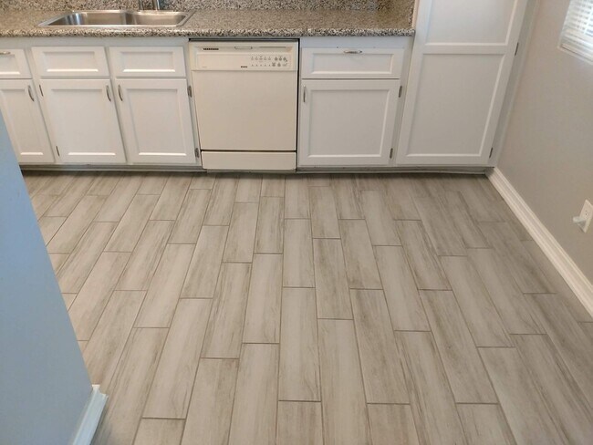 Building Photo - Henderson 4 Bedroom