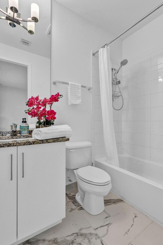 Building Photo - 8239 Oceanus Dr