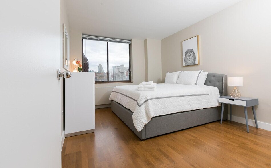 Building Photo - 200 W 88th St