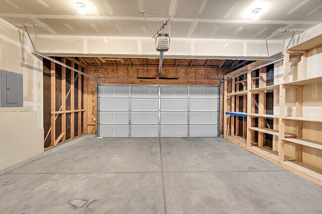 Building Photo - $2,295.95, 3-bed, 3-bath, located in Longmont with a washer and dryer and $300 off the first mont...