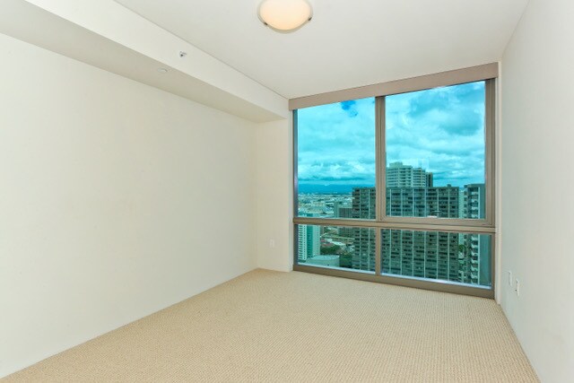 Building Photo - Downtown Luxury! Convenient Location!