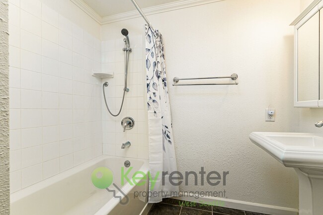 Building Photo - Comfort and Charm in This Bright 2-Bedroom...