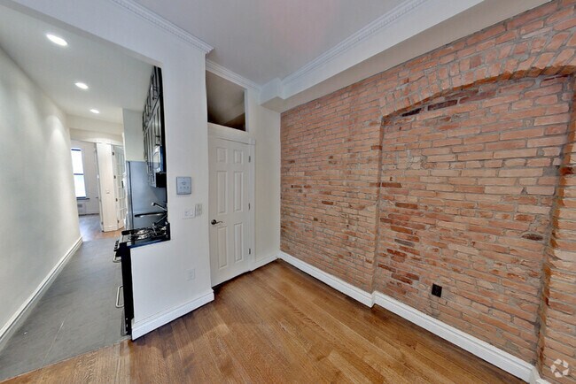 Building Photo - 424 W 51st St