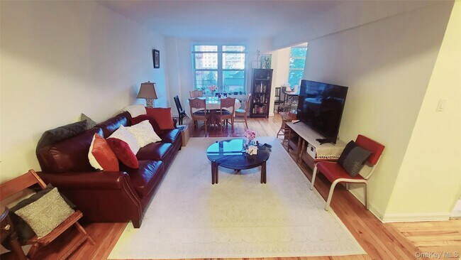 Building Photo - 66-15 Thornton Pl