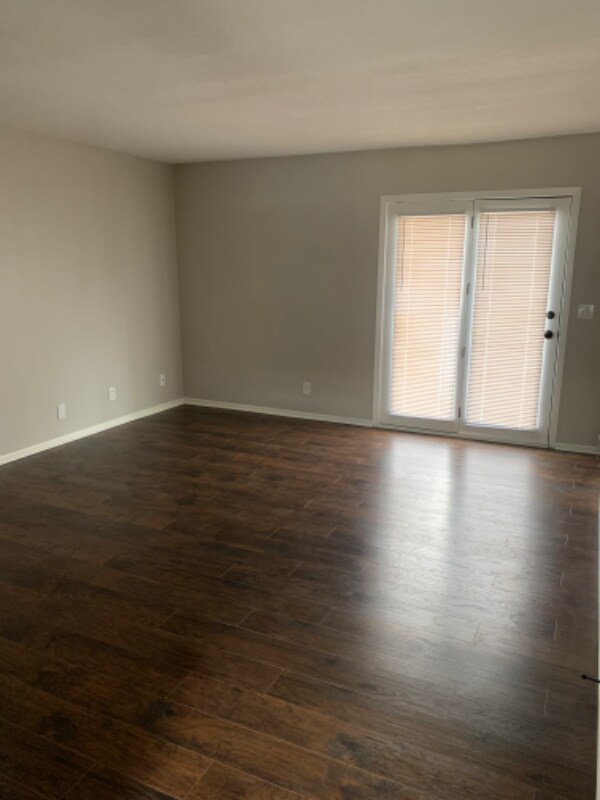 Building Photo - 6725 W Shade Ln