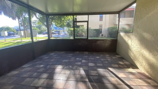 Building Photo - 743 SE 1st Way