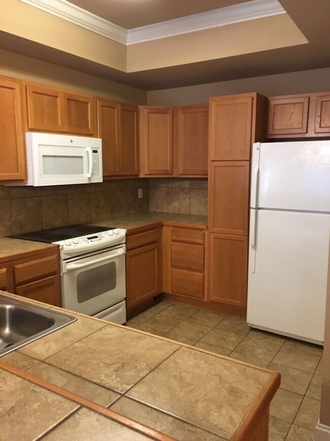 Building Photo - 2br/2ba H/C with washer dryer