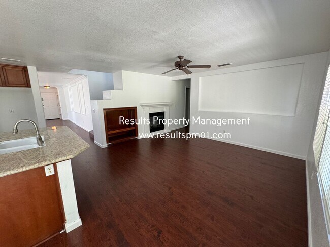 Building Photo - Roseville 4 Bedroom Beauty with Bonus Room!