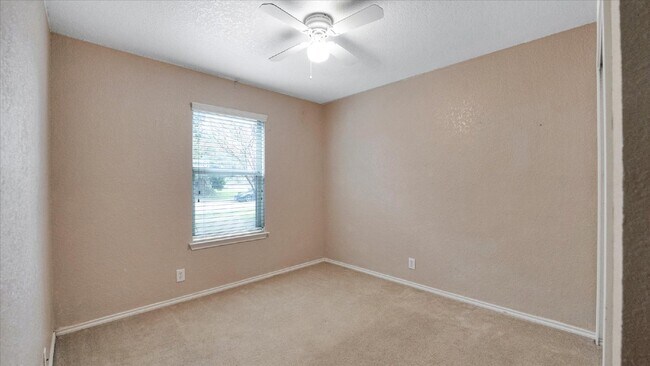 Building Photo - "Charming 3-Bedroom Home with 2 Full Baths in New Braunfels – 1,425 Sq Ft of Comfort on Cherokee ...