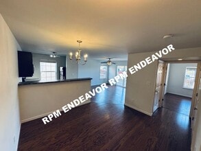 Building Photo - 2 Bed, 2 Bath, Move in Ready!