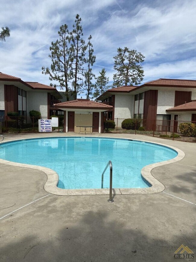 Building Photo - Desirable Two-Story Condo in the North East