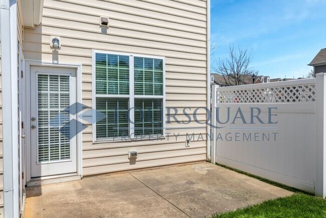 Building Photo - End Unit Townhome | Washer/ Dryer Included...