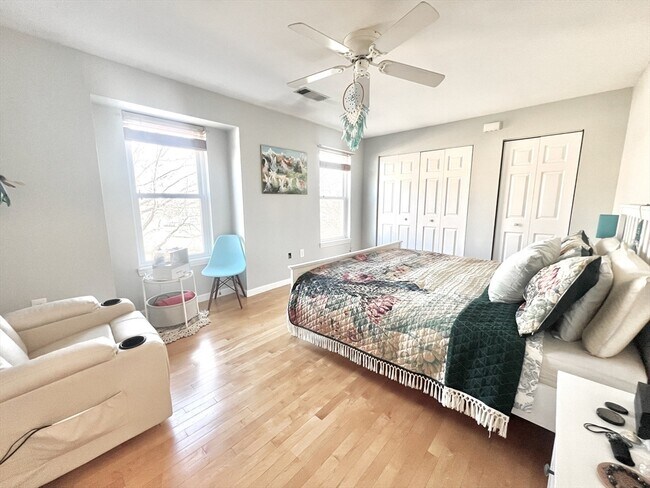 Building Photo - 426 Medford St