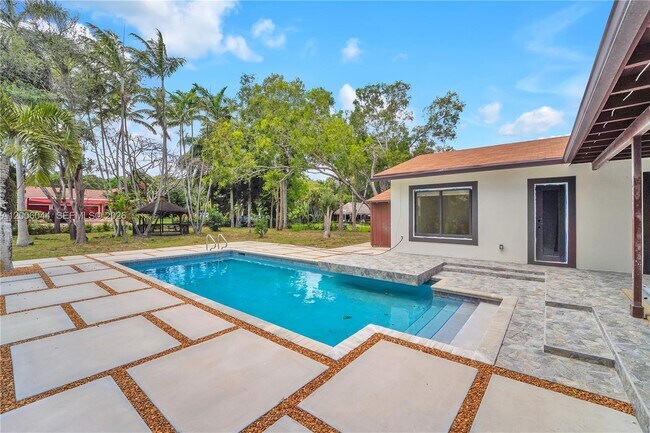 Building Photo - 4700 SW 110th Ave