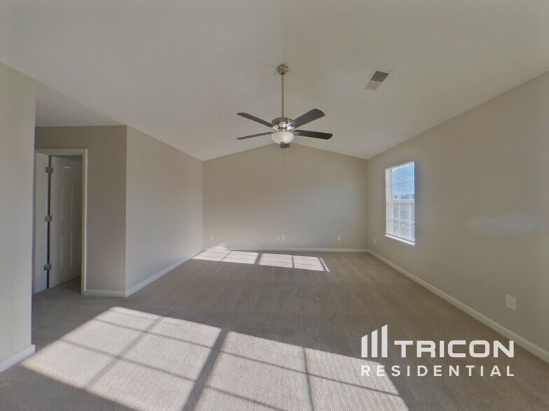 Building Photo - 411 Fox Trot Dr