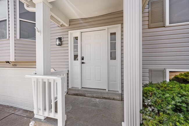 Building Photo - 3261 5 Oaks Dr