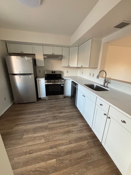 brand new kitchen - 8004 Chelsea Cv N